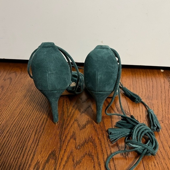BCBGMAXAZRIA Green Suede High Heels Sz 36 Tassel Ankle Wrap - Picture 5 of 9